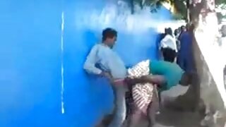 نوجوان مالش کرنے وال ...